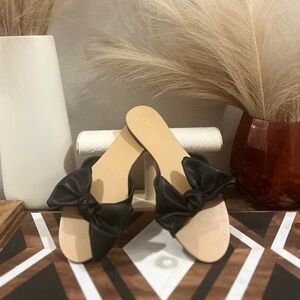 BLAVK BOW SLIP ON SANDALS |Sz6US